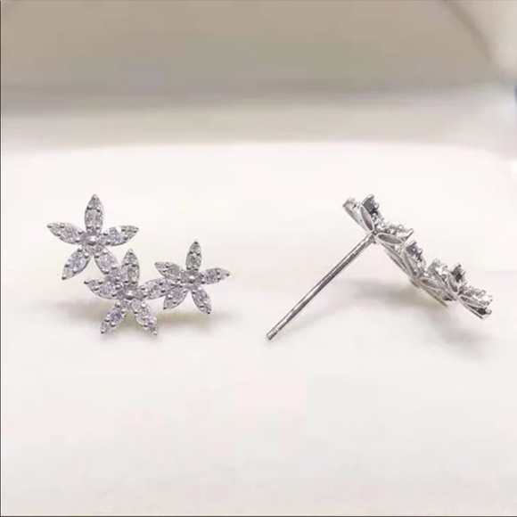 New 925 Silver Beautiful Flowers Stud Earrings - Picture 4 of 6